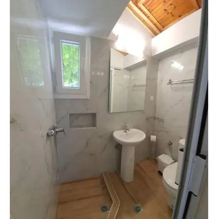 Errika House 5 بيت للعطل إيبسوس