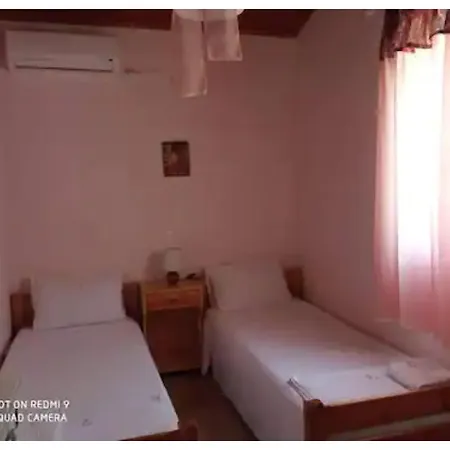 بيت للعطل Errika House 5 *