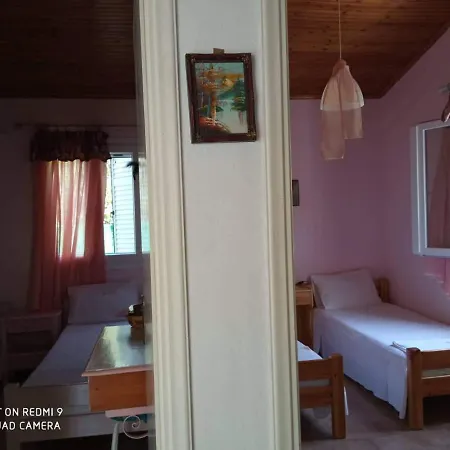 Errika House 5 بيت للعطل إيبسوس